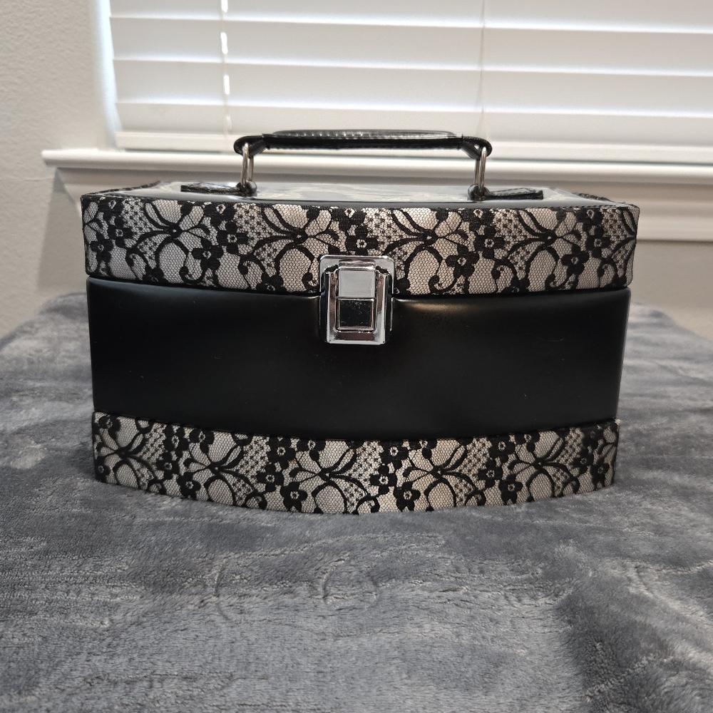 Vintage Gothic Lace Makeup Case